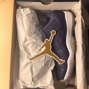 Blue low top Jordan 11